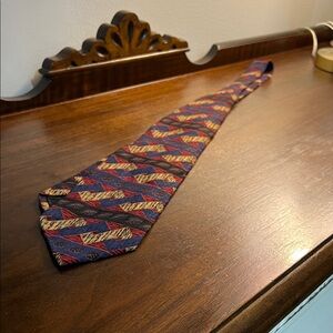 Stylish Men's Tie with Red and Gold Pattern